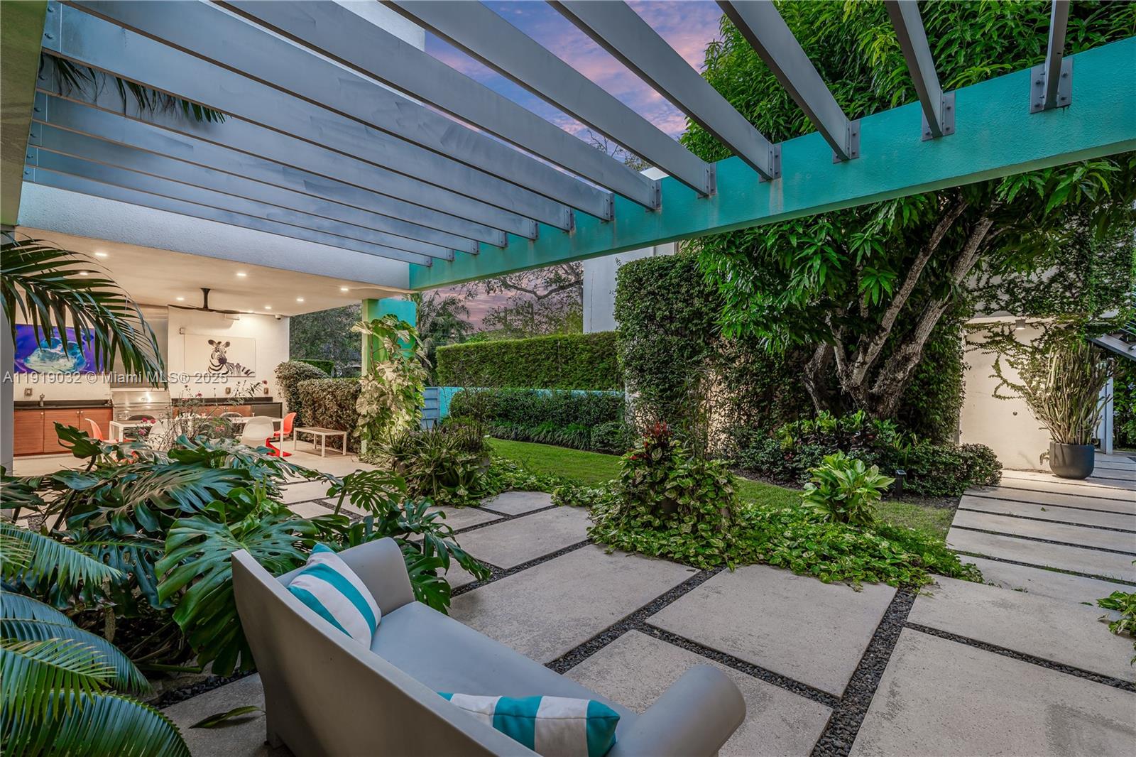 6495 SW 85th St Miami, FL 33143