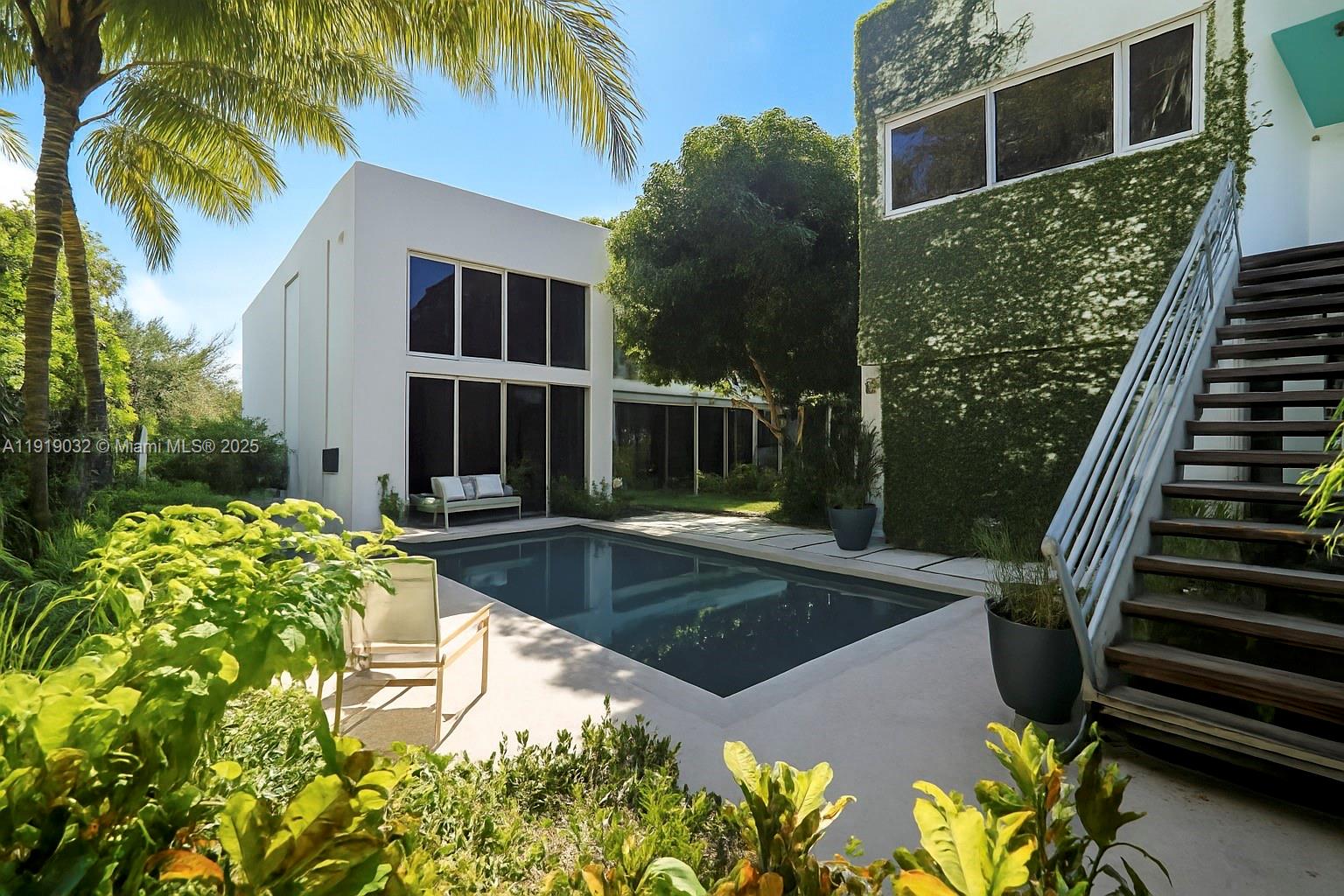 6495 SW 85th St Miami, FL 33143