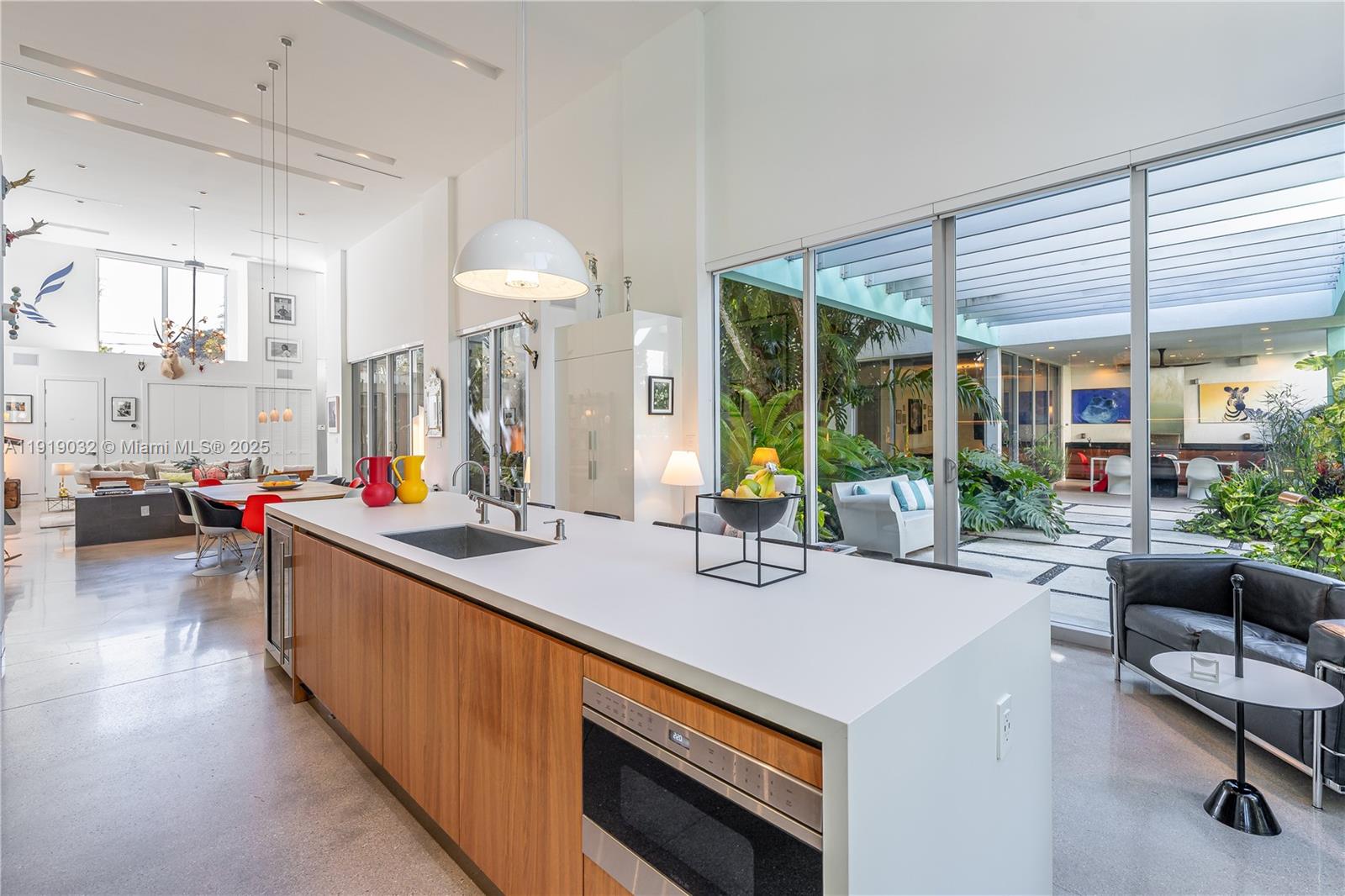 6495 SW 85th St Miami, FL 33143