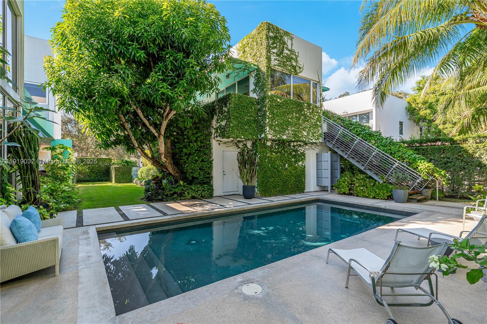 6495 SW 85th St Miami, FL 33143