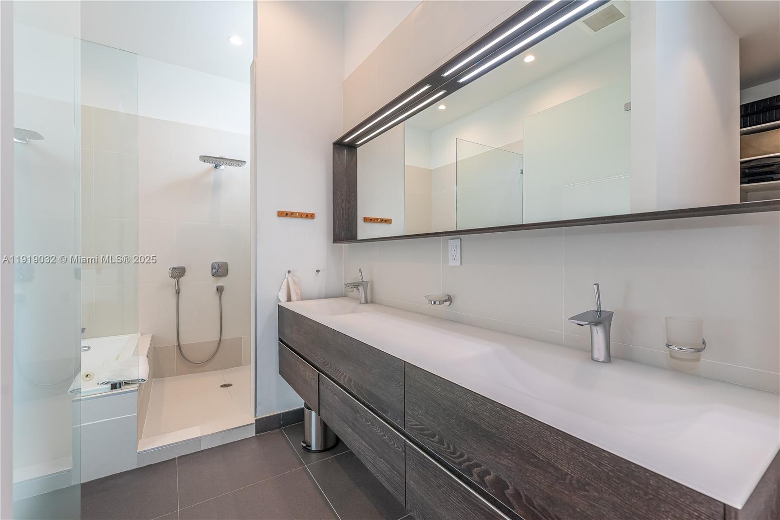 6495 SW 85th St Miami, FL 33143