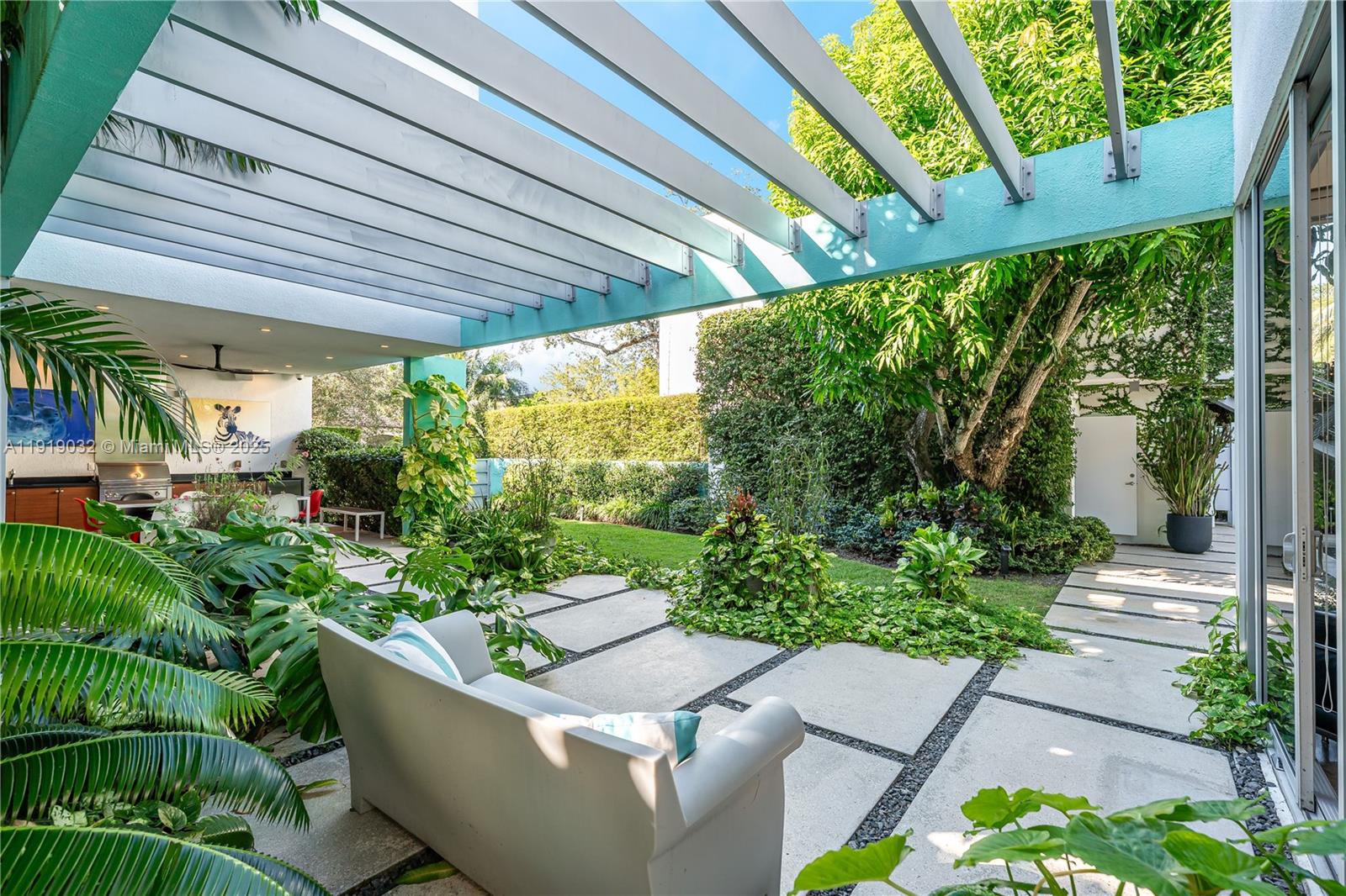 6495 SW 85th St Miami, FL 33143