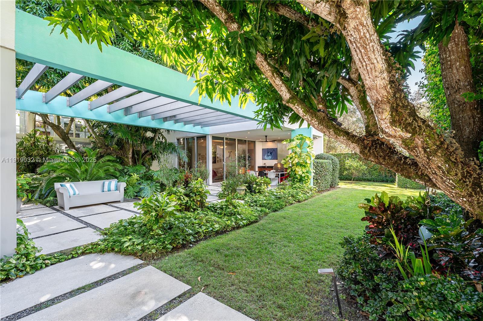 6495 SW 85th St Miami, FL 33143