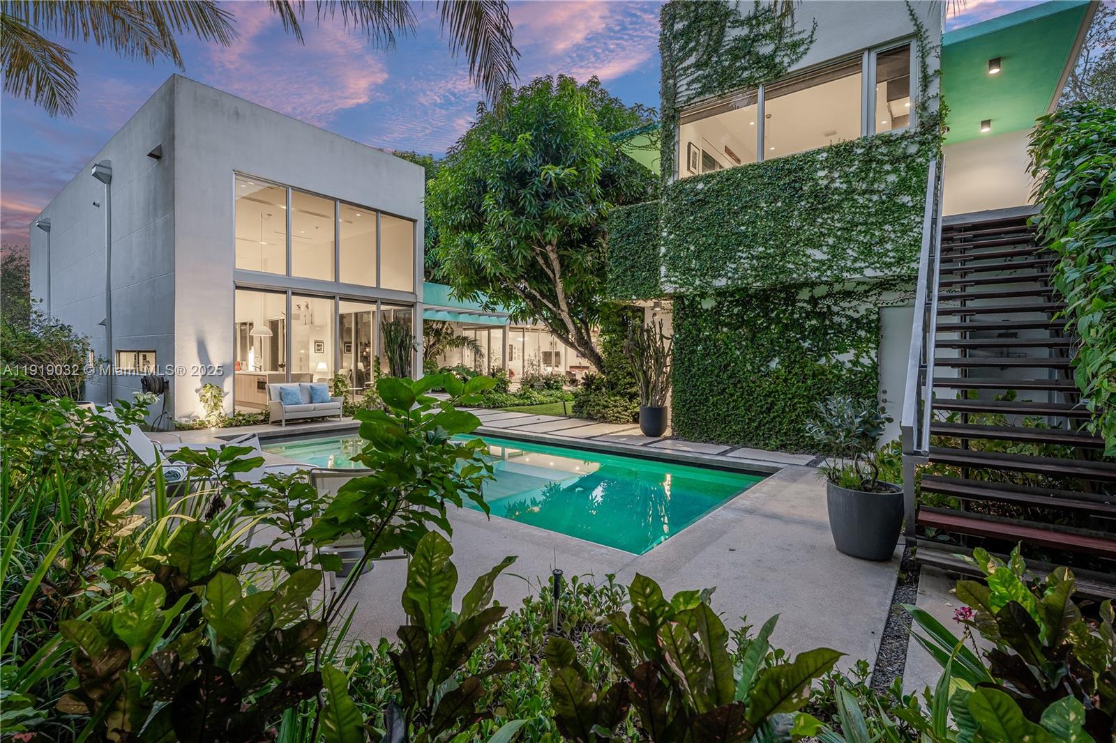 6495 SW 85th St Miami, FL 33143