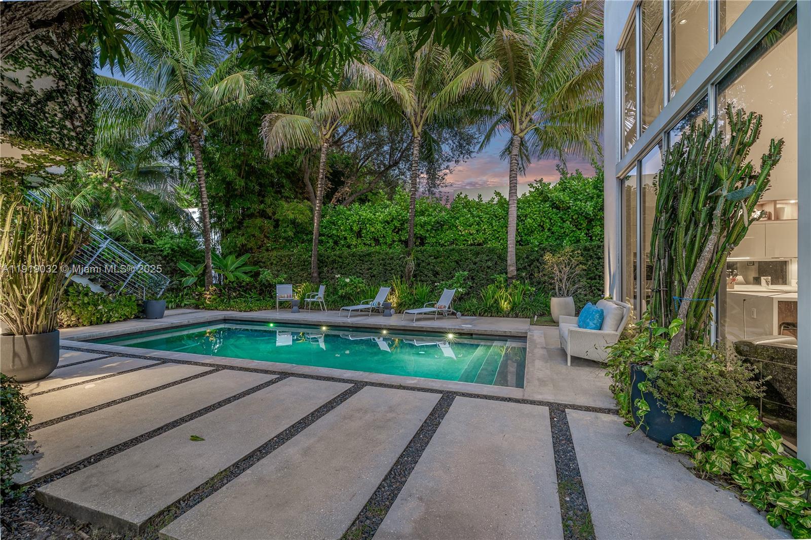 6495 SW 85th St Miami, FL 33143