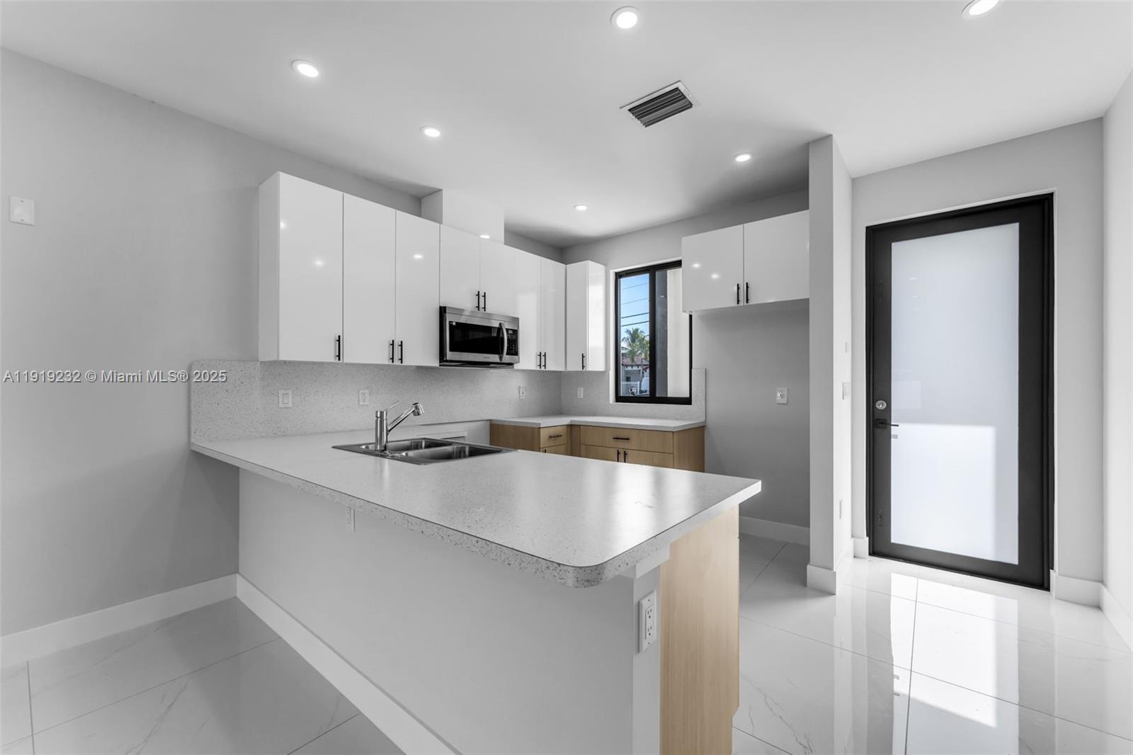 12389 SW 220th St Miami, FL 33170