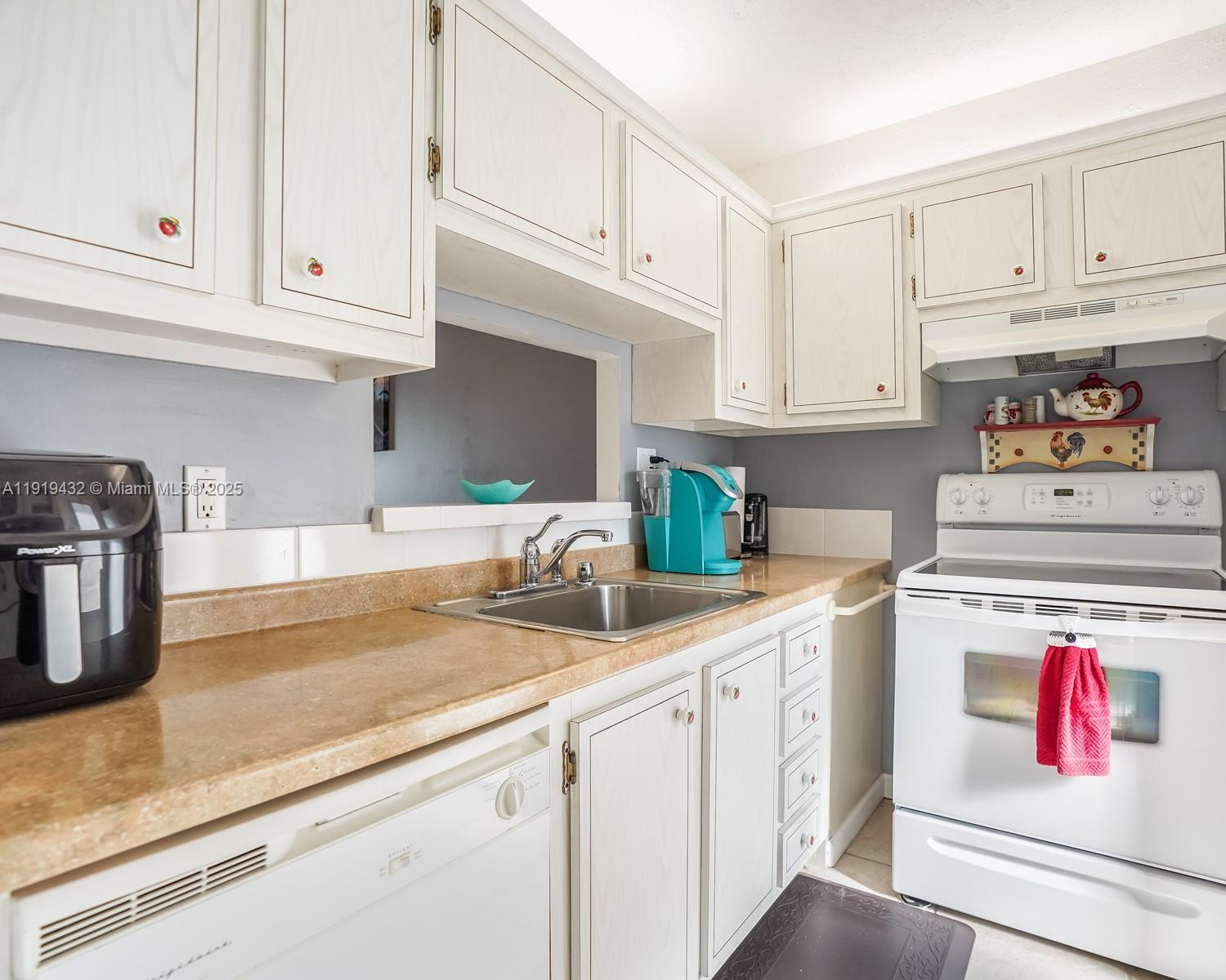 4705 NW 35th St #515 Lauderdale Lakes, FL 33319