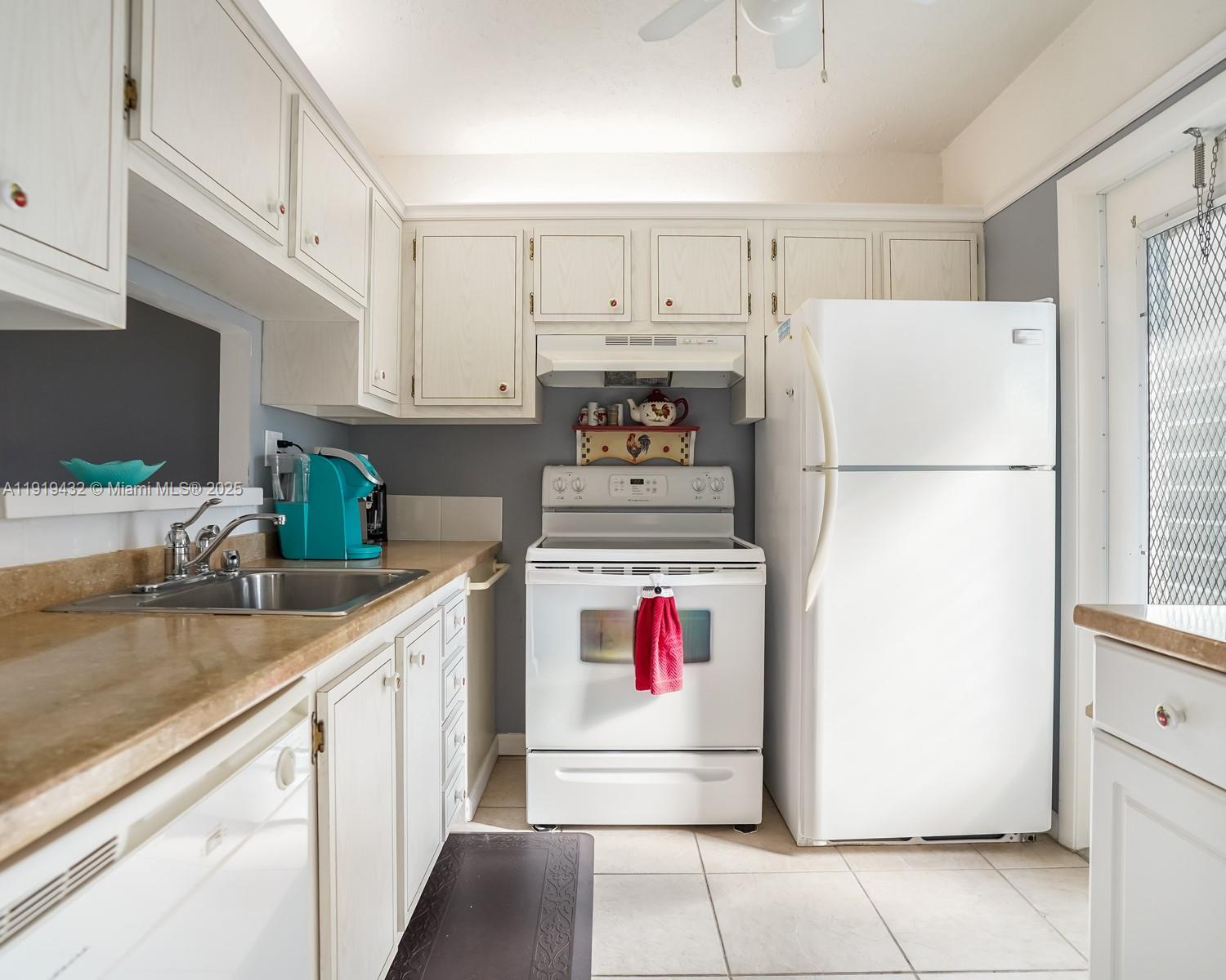 4705 NW 35th St #515 Lauderdale Lakes, FL 33319