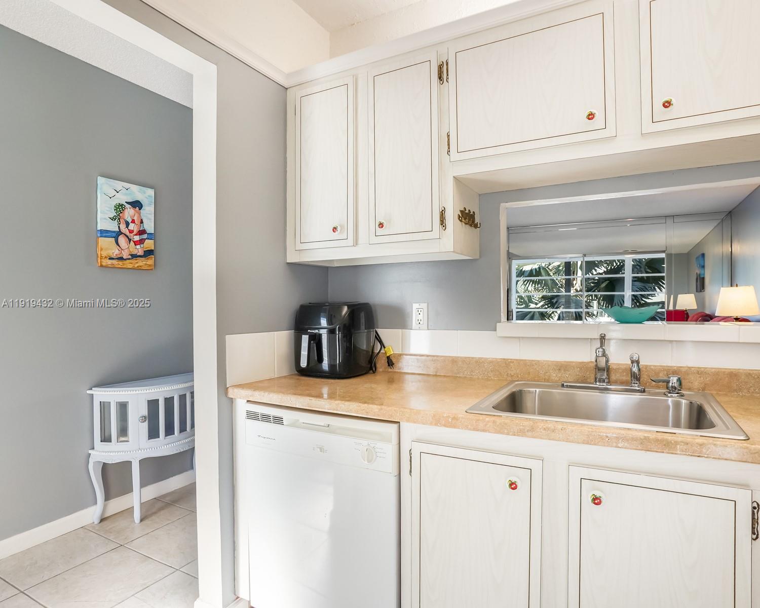 4705 NW 35th St #515 Lauderdale Lakes, FL 33319