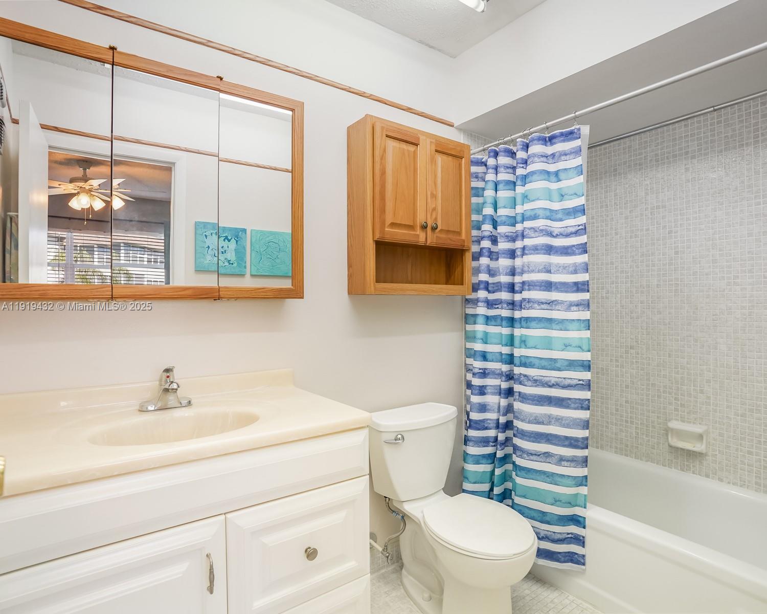 4705 NW 35th St #515 Lauderdale Lakes, FL 33319