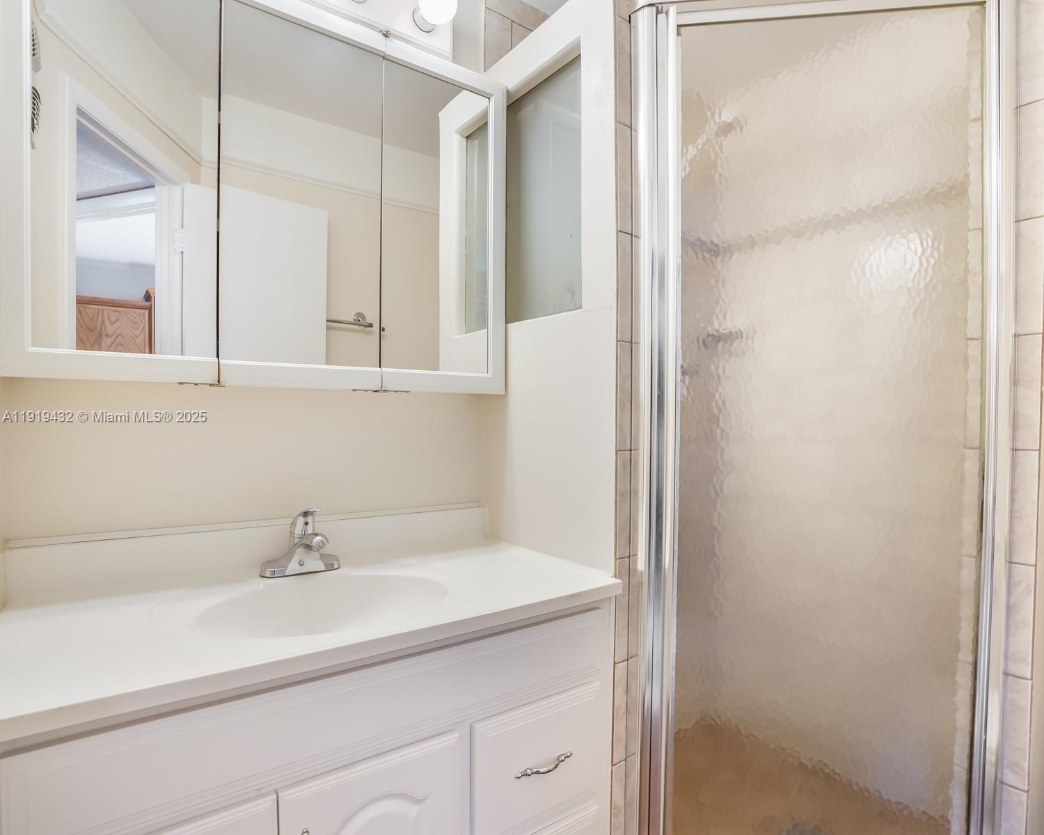 4705 NW 35th St #515 Lauderdale Lakes, FL 33319