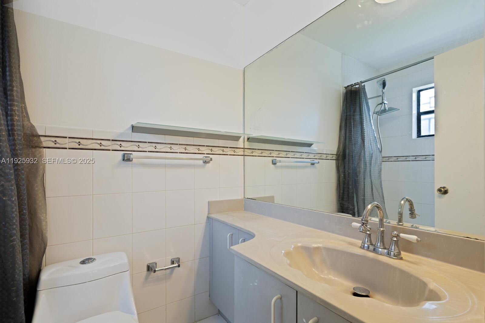 9098 NW 114th St Hialeah Gardens, FL 33018