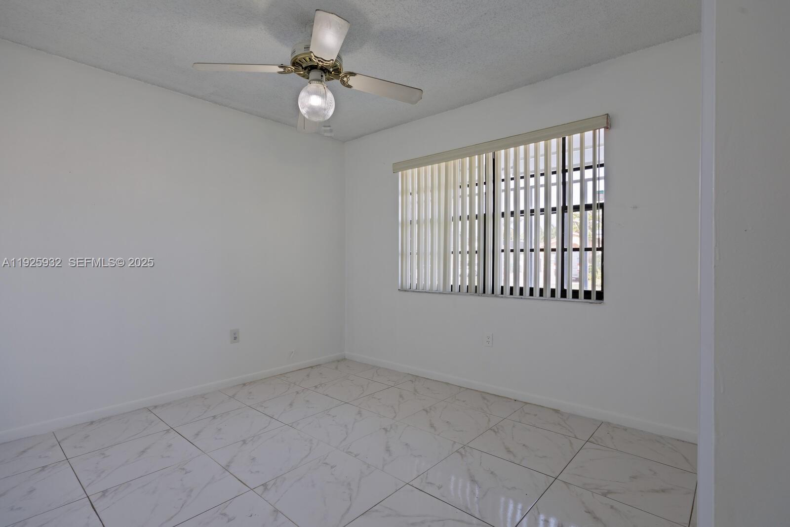 9098 NW 114th St Hialeah Gardens, FL 33018