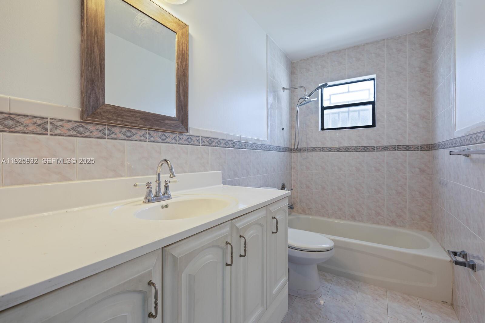 9098 NW 114th St Hialeah Gardens, FL 33018