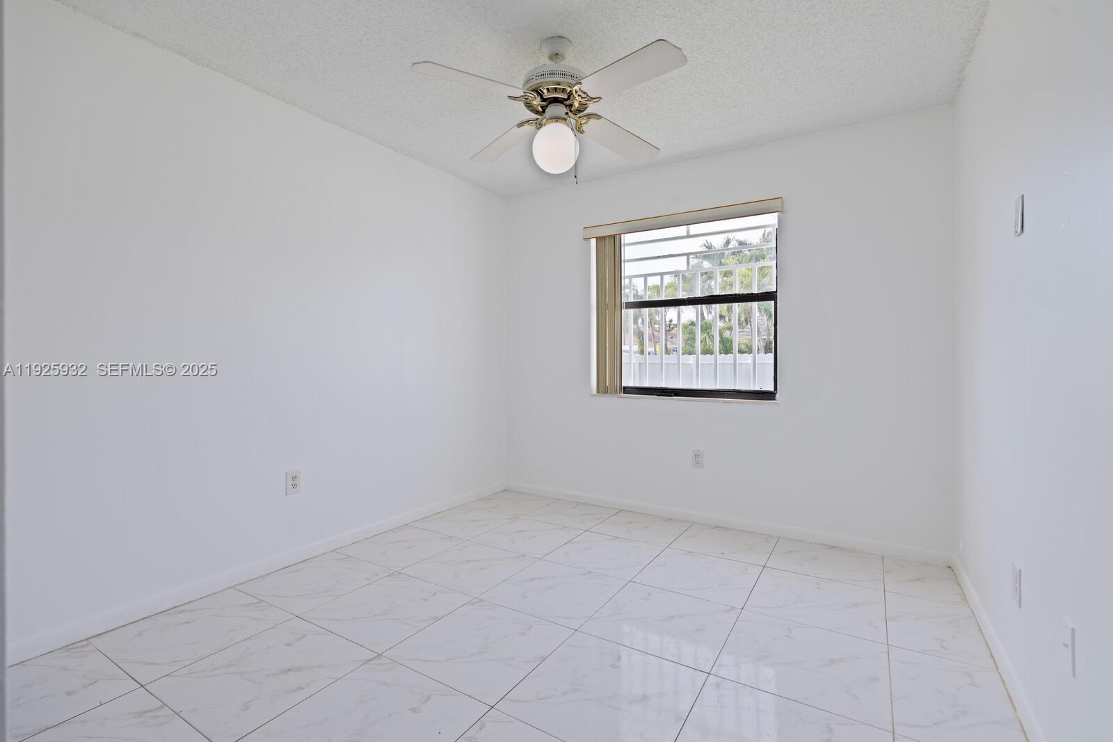 9098 NW 114th St Hialeah Gardens, FL 33018