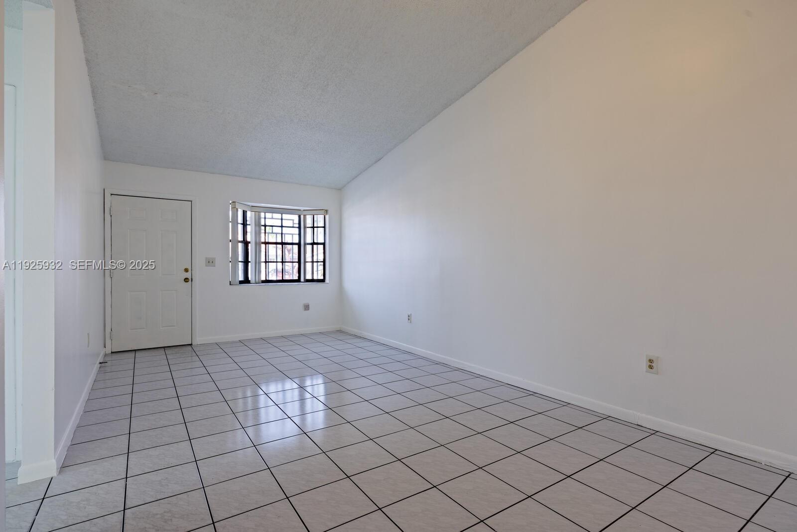 9098 NW 114th St Hialeah Gardens, FL 33018