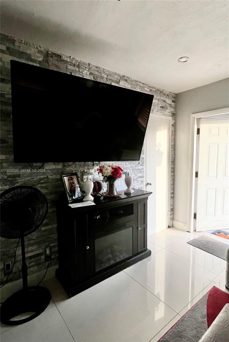 1643 NW 12th Ct Fort Lauderdale, FL 33311