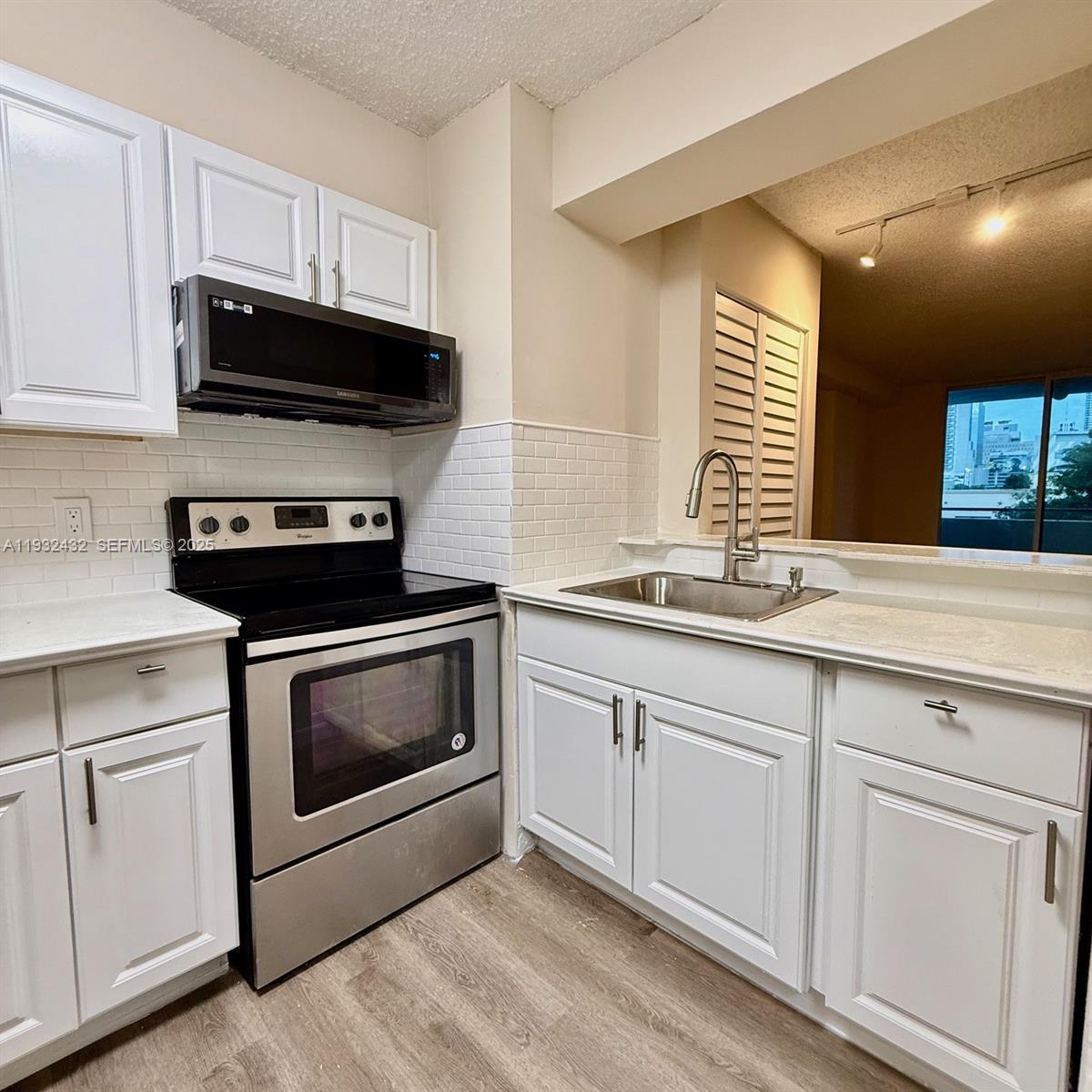 546 SW 1st St #403 Miami, FL 33130