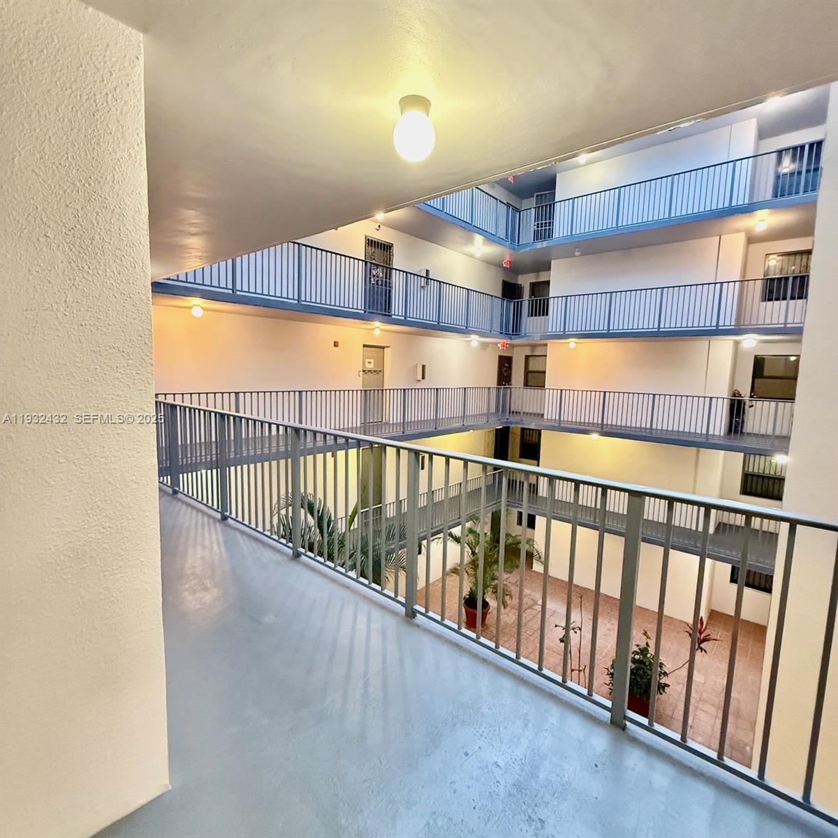 546 SW 1st St #403 Miami, FL 33130