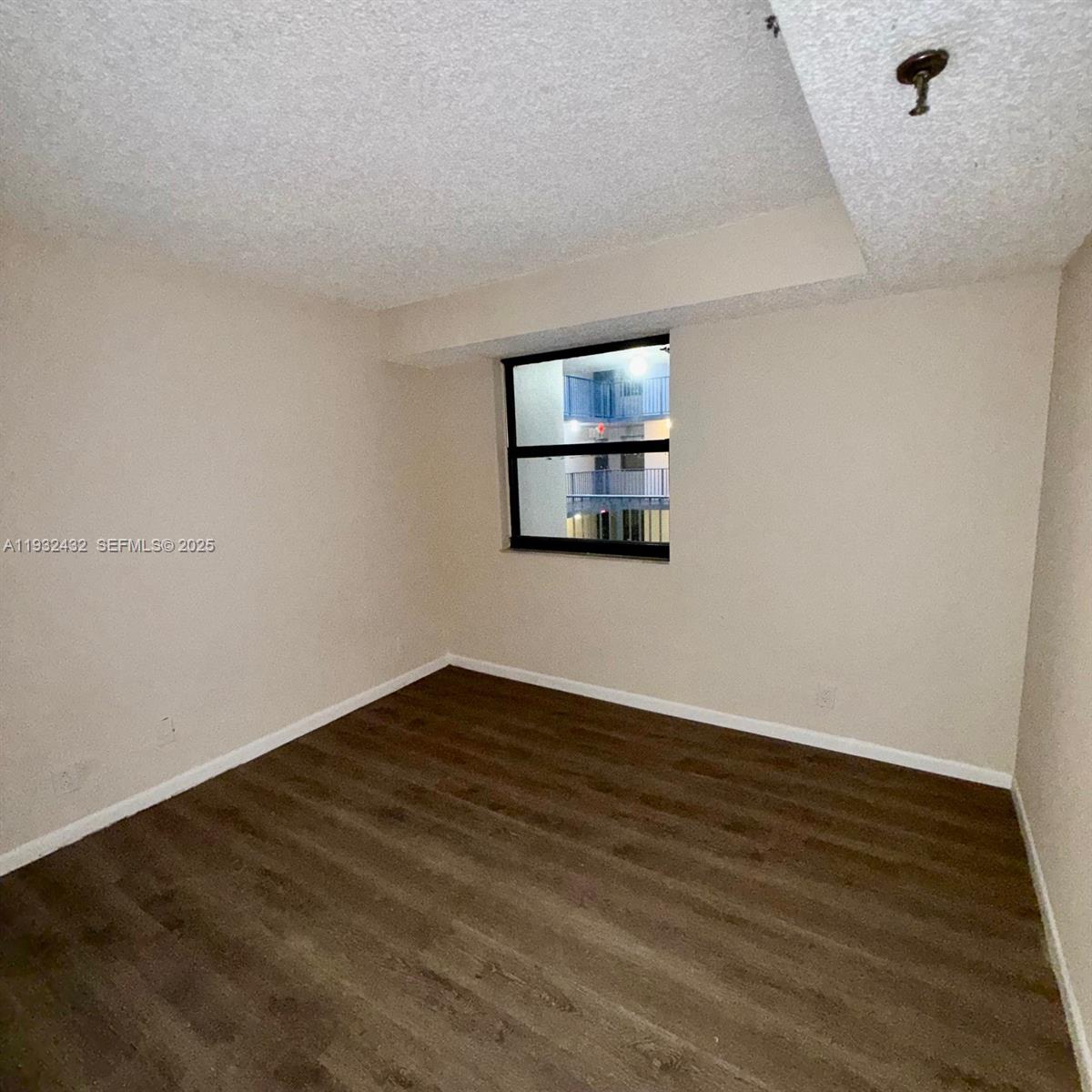 546 SW 1st St #403 Miami, FL 33130