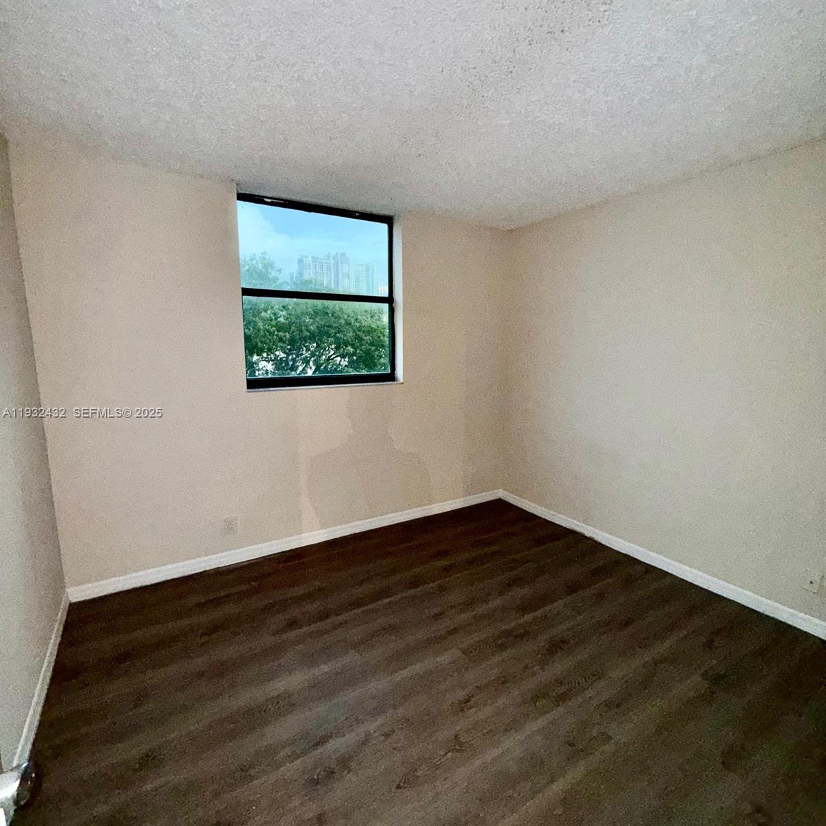 546 SW 1st St #403 Miami, FL 33130