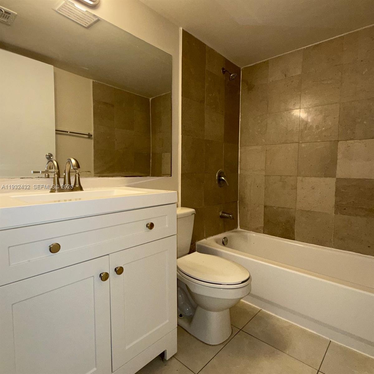 546 SW 1st St #403 Miami, FL 33130