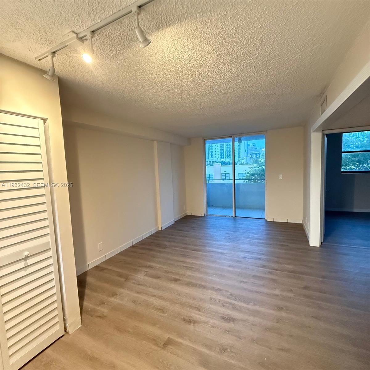 546 SW 1st St #403 Miami, FL 33130