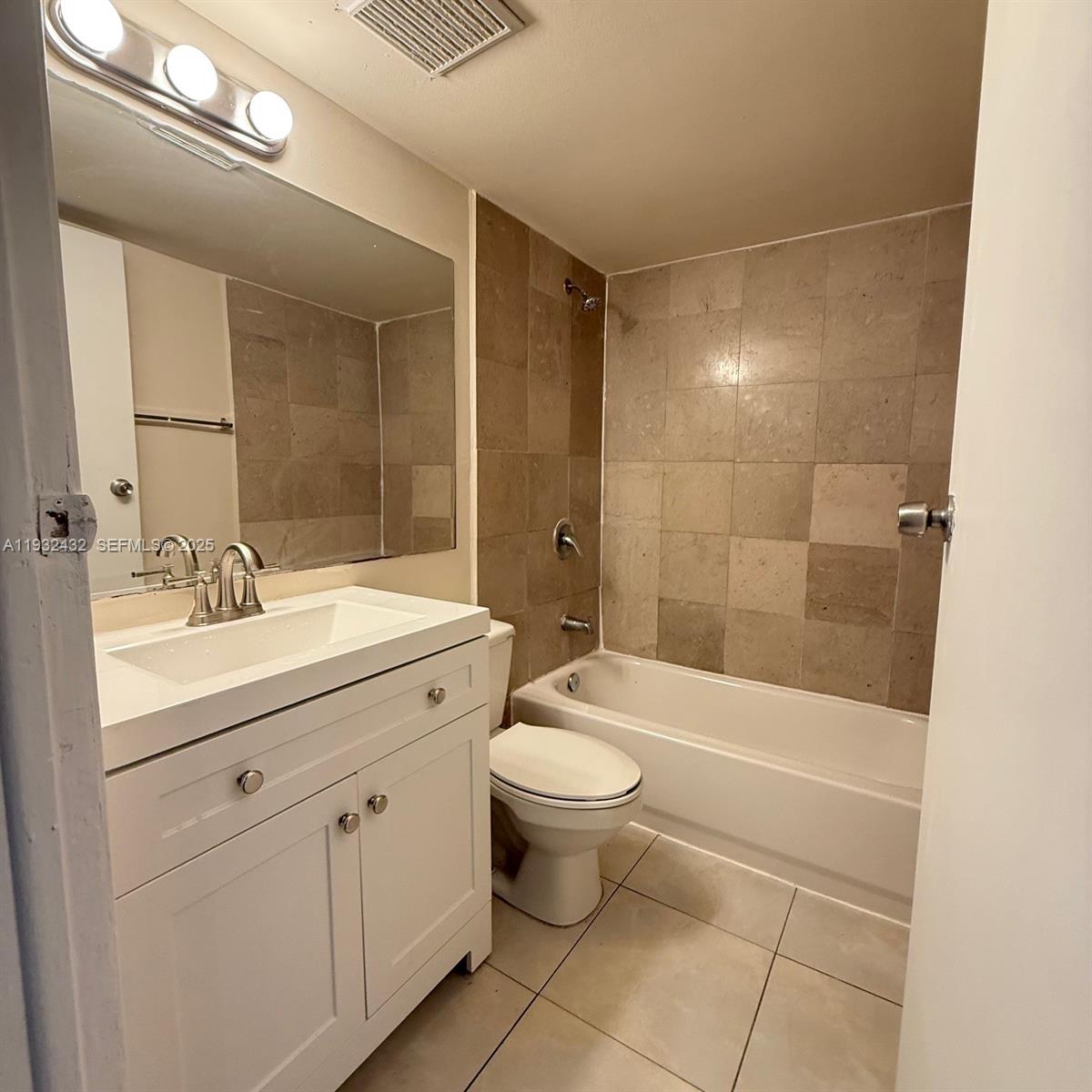 546 SW 1st St #403 Miami, FL 33130