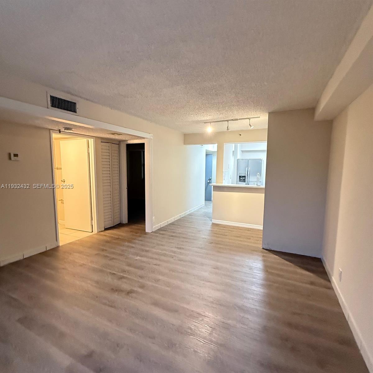 546 SW 1st St #403 Miami, FL 33130