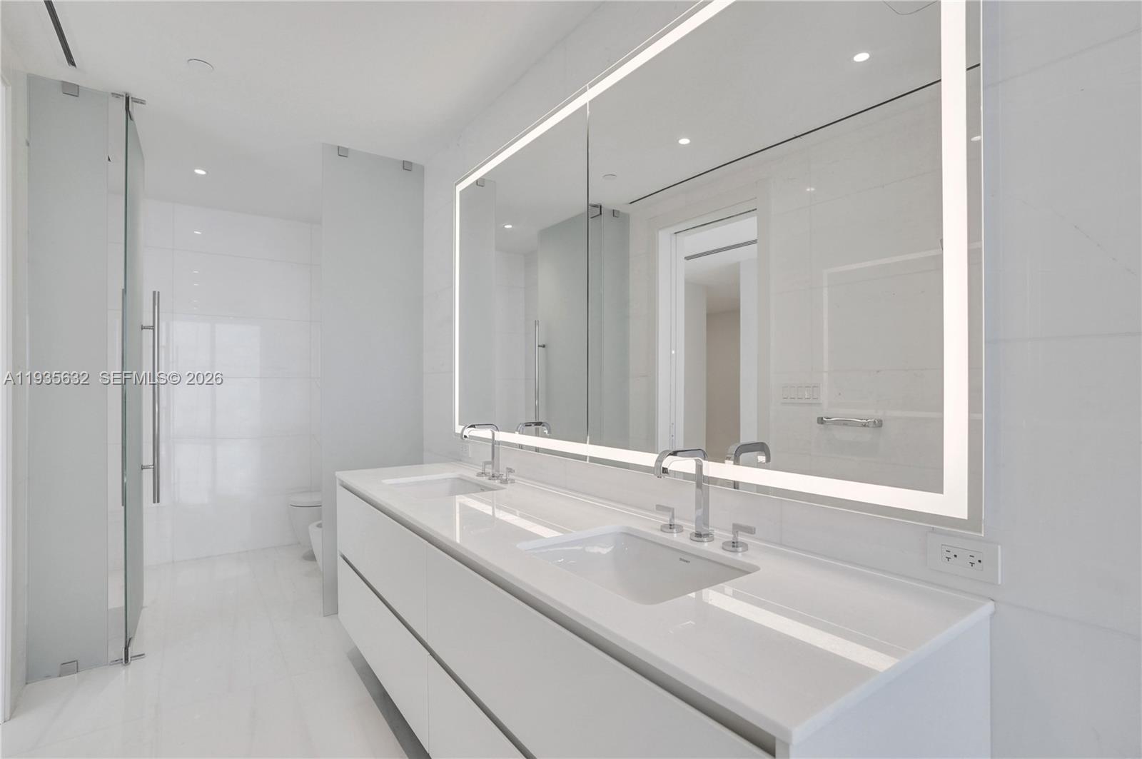 300 Biscayne Blvd Way #3704C Miami, FL 33131