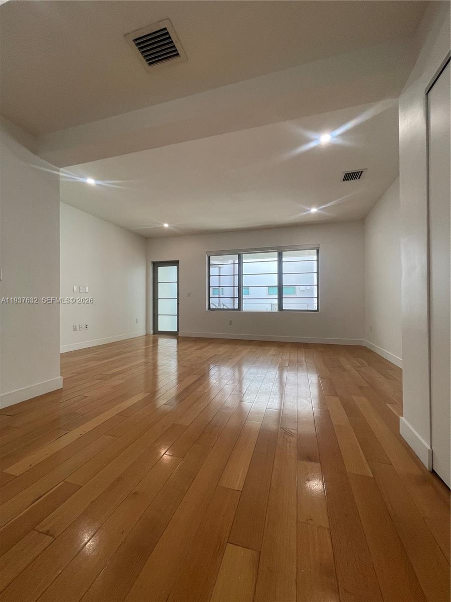 2021 Meridian Ave #12 Miami Beach, FL 33139