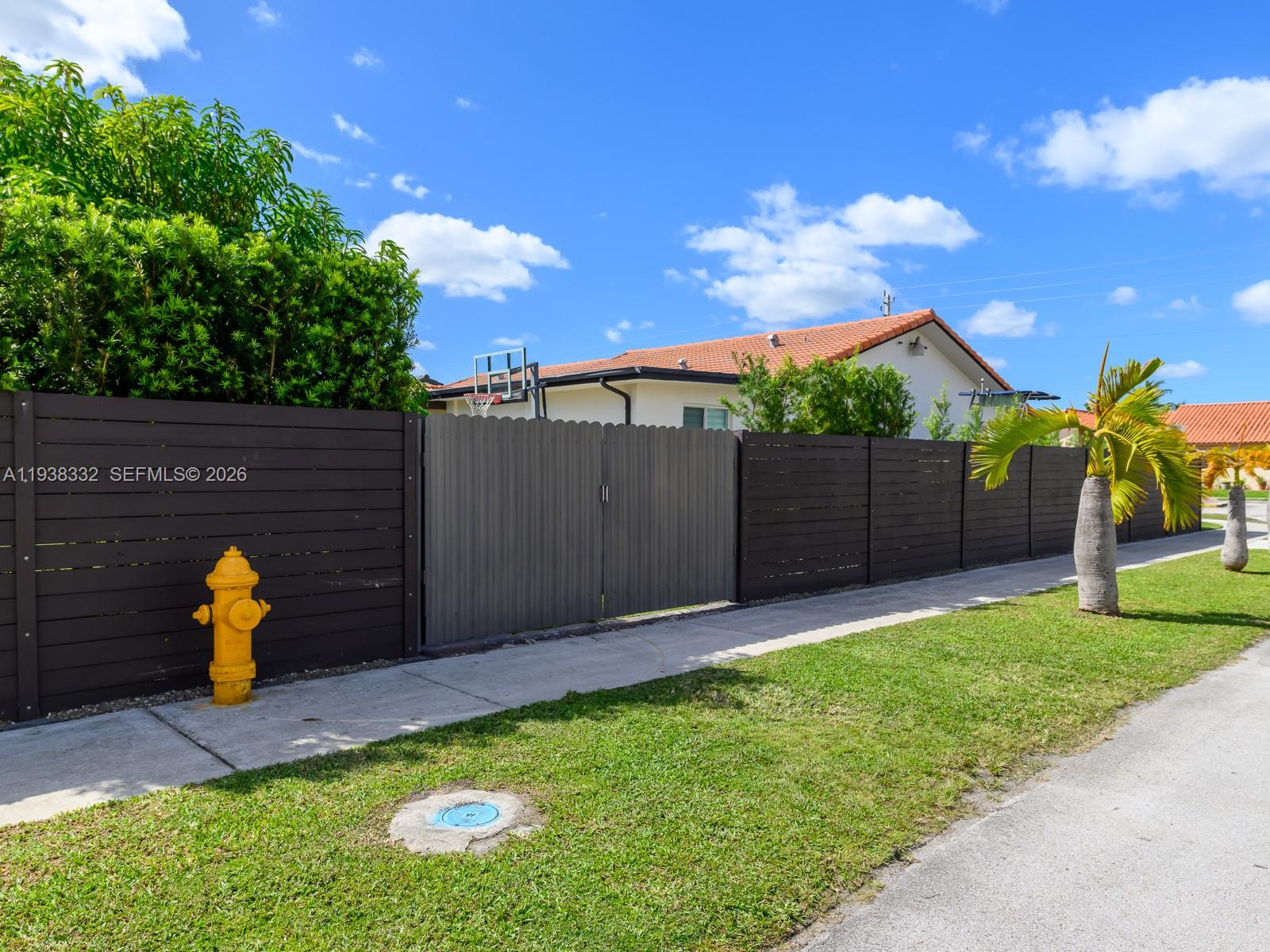 3809 SW 142nd Ave Miami, FL 33175