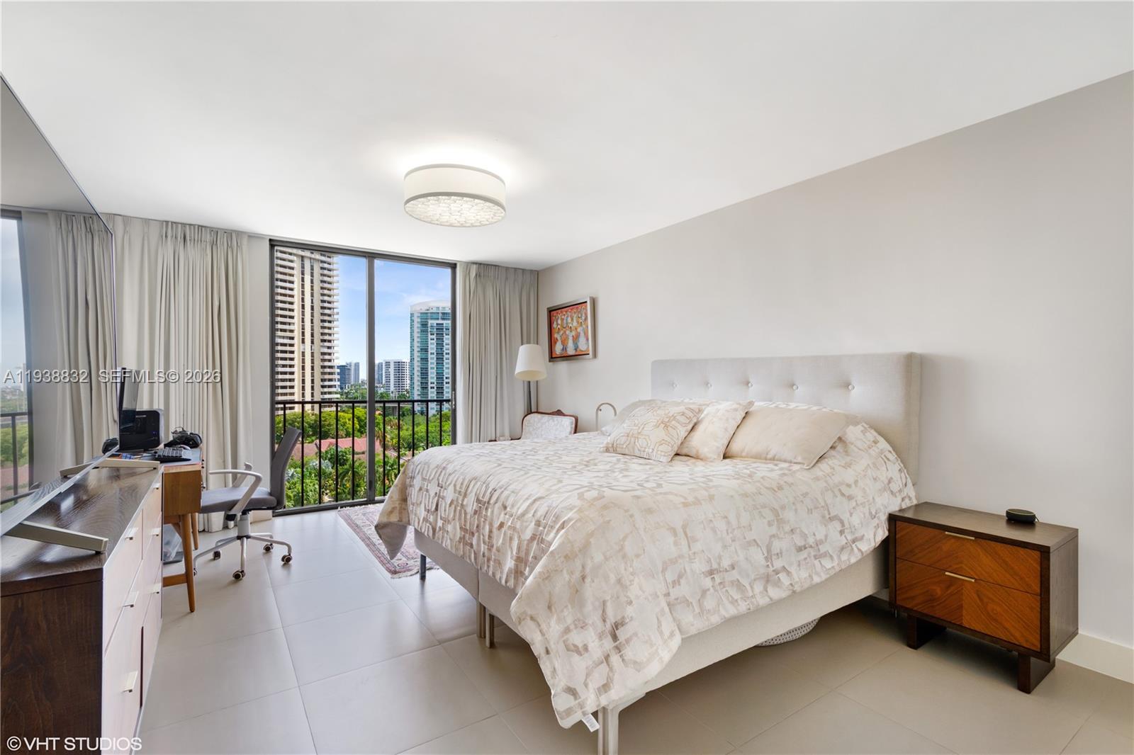 19667 Turnberry Way #10B+DEN+CABANA Aventura, FL 33180