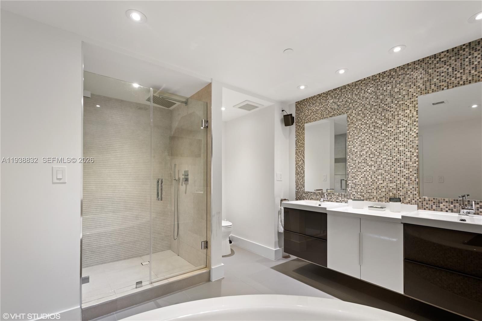 19667 Turnberry Way #10B+DEN+CABANA Aventura, FL 33180