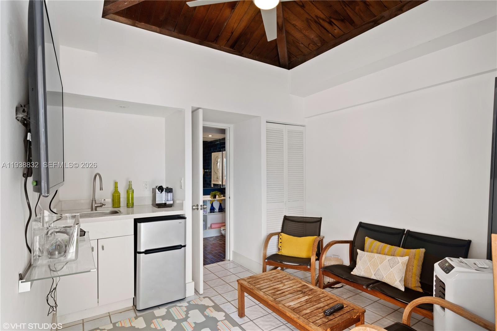 19667 Turnberry Way #10B+DEN+CABANA Aventura, FL 33180