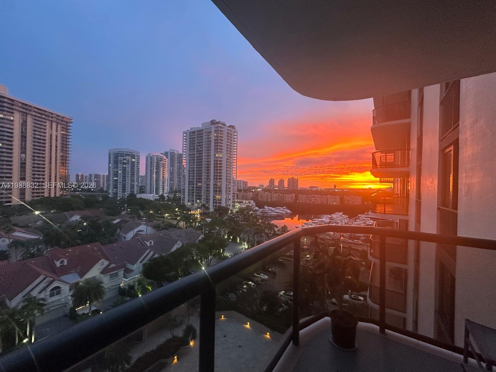 19667 Turnberry Way #10B+DEN+CABANA Aventura, FL 33180