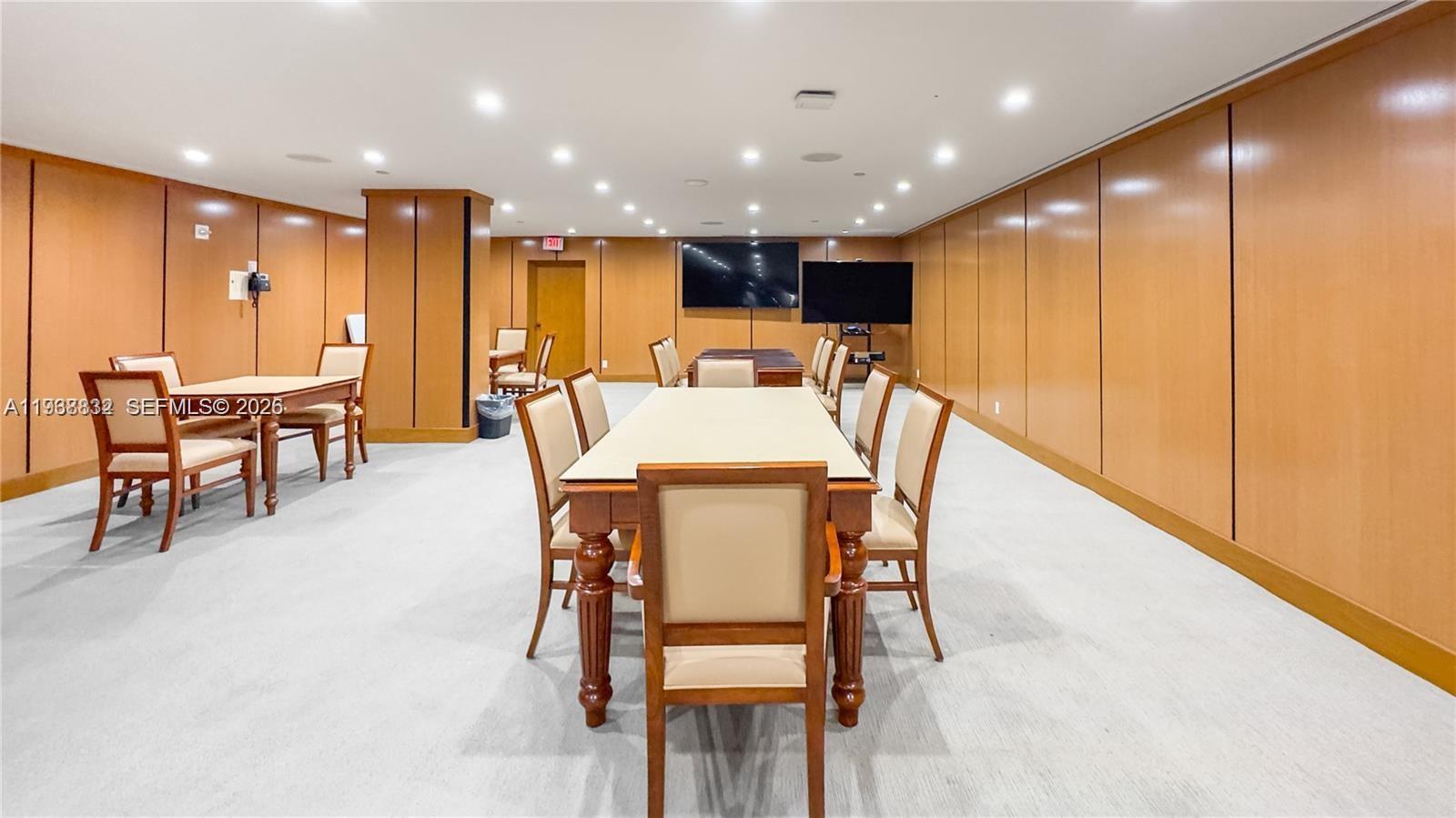 19667 Turnberry Way #10B+DEN+CABANA Aventura, FL 33180