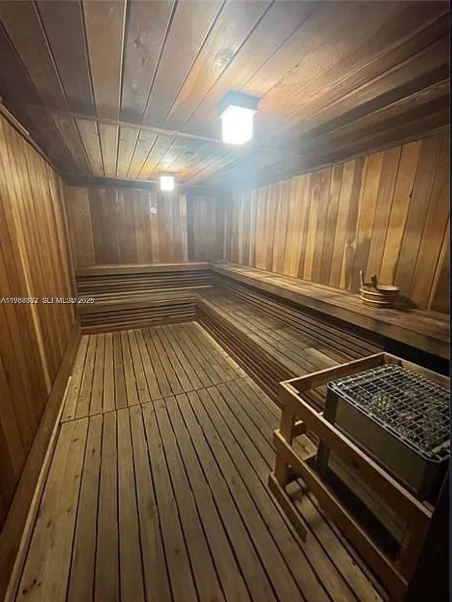 19667 Turnberry Way #10B+DEN+CABANA Aventura, FL 33180