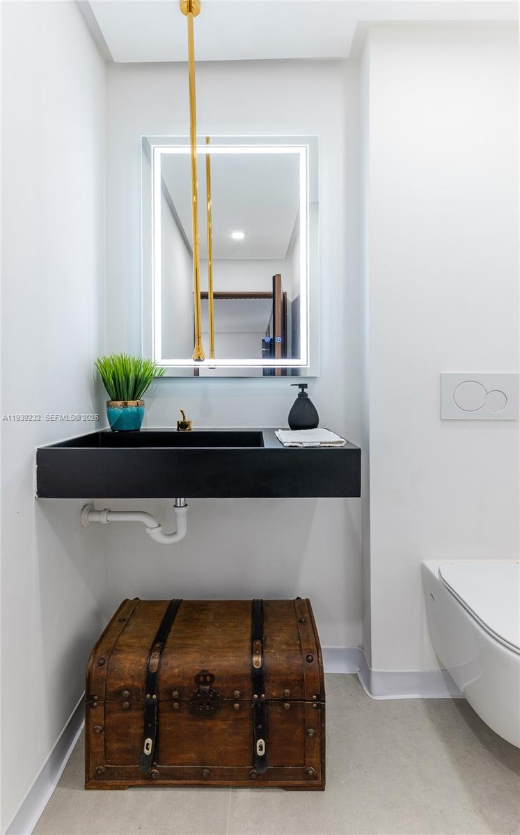 3665 NE 167th St #207 North Miami Beach, FL 33160