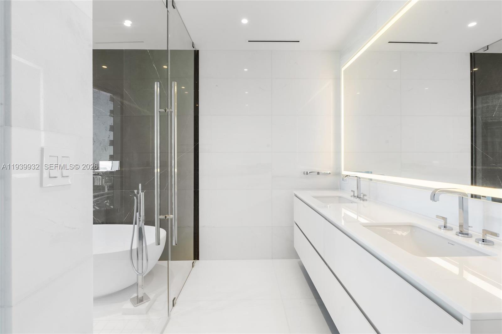 image Aston Martin Residences35