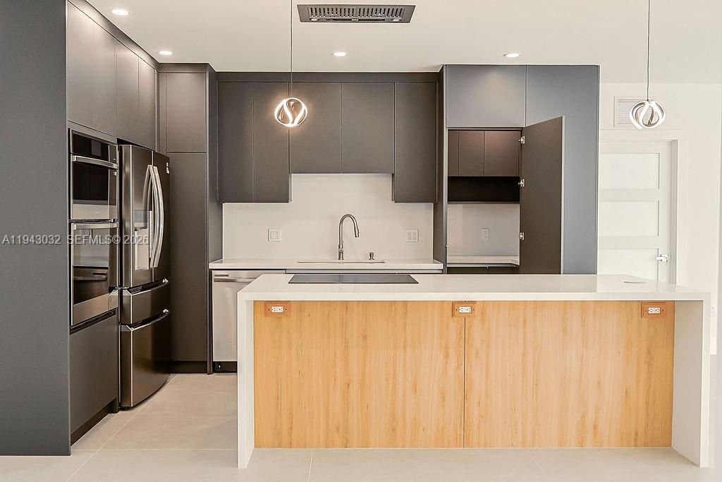 588 Palmetto Dr Miami Springs, FL 33166