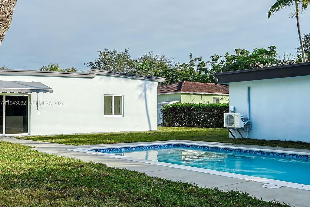 588 Palmetto Dr Miami Springs, FL 33166