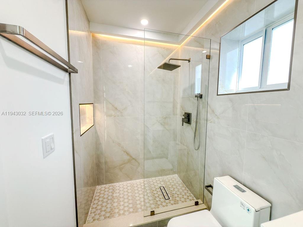 588 Palmetto Dr Miami Springs, FL 33166