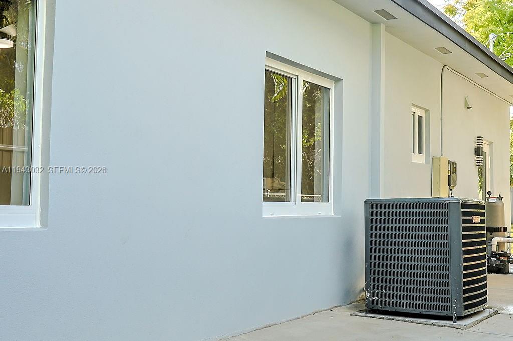 588 Palmetto Dr Miami Springs, FL 33166