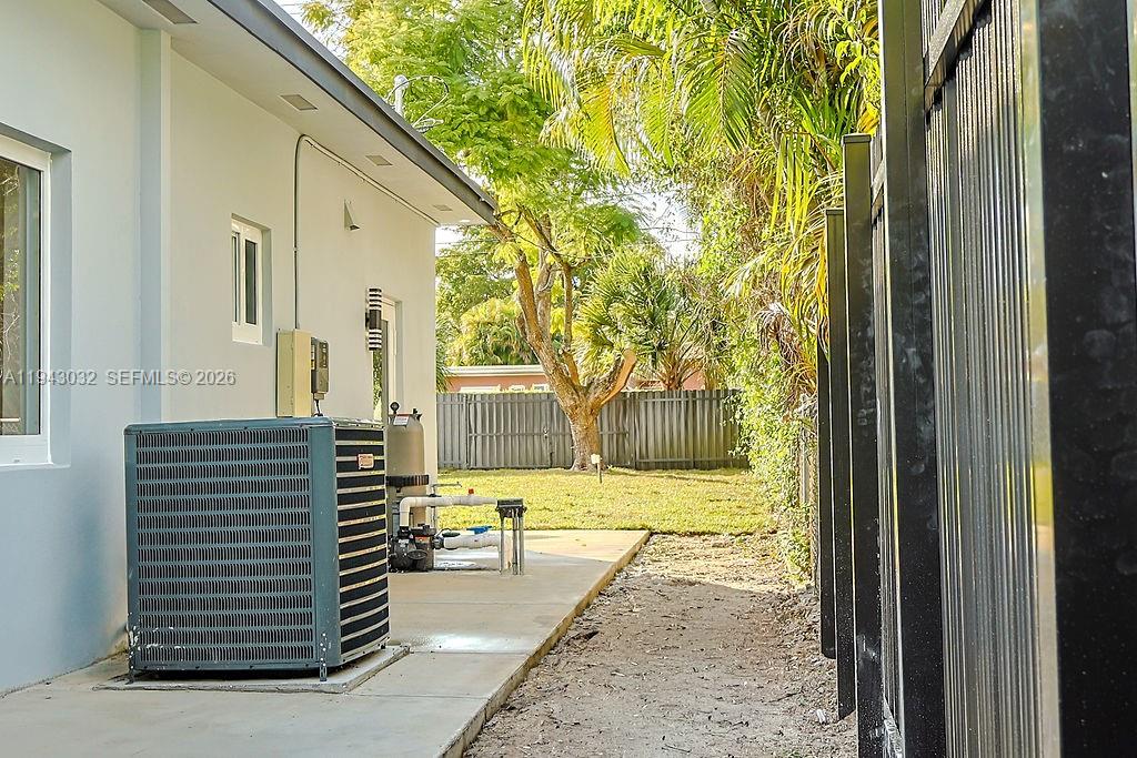 588 Palmetto Dr Miami Springs, FL 33166