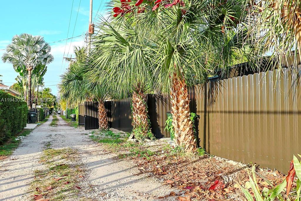 588 Palmetto Dr Miami Springs, FL 33166