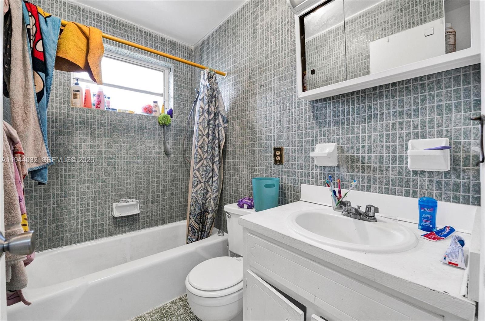 1900 NW 88th St Miami, FL 33147