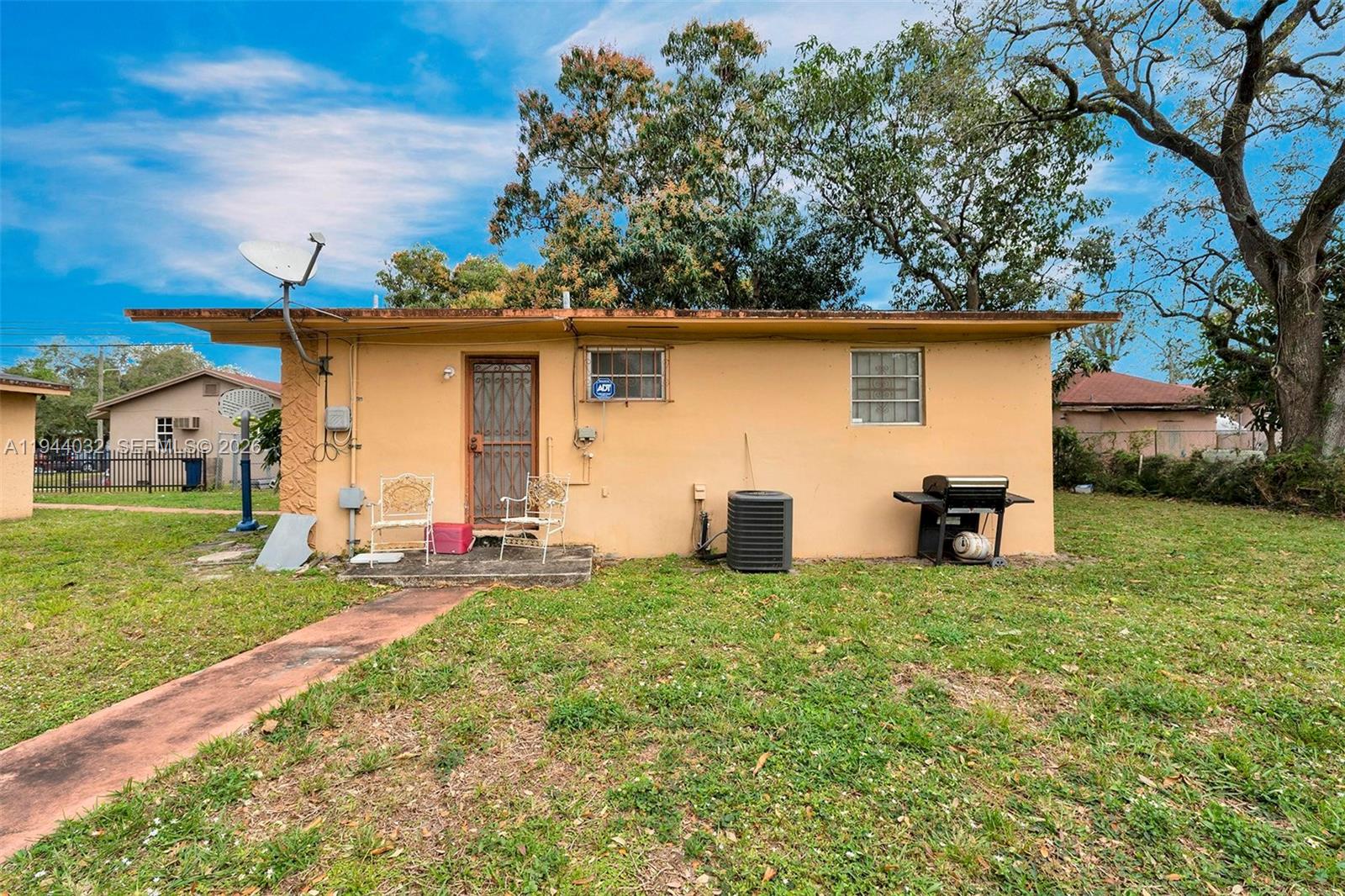 1900 NW 88th St Miami, FL 33147