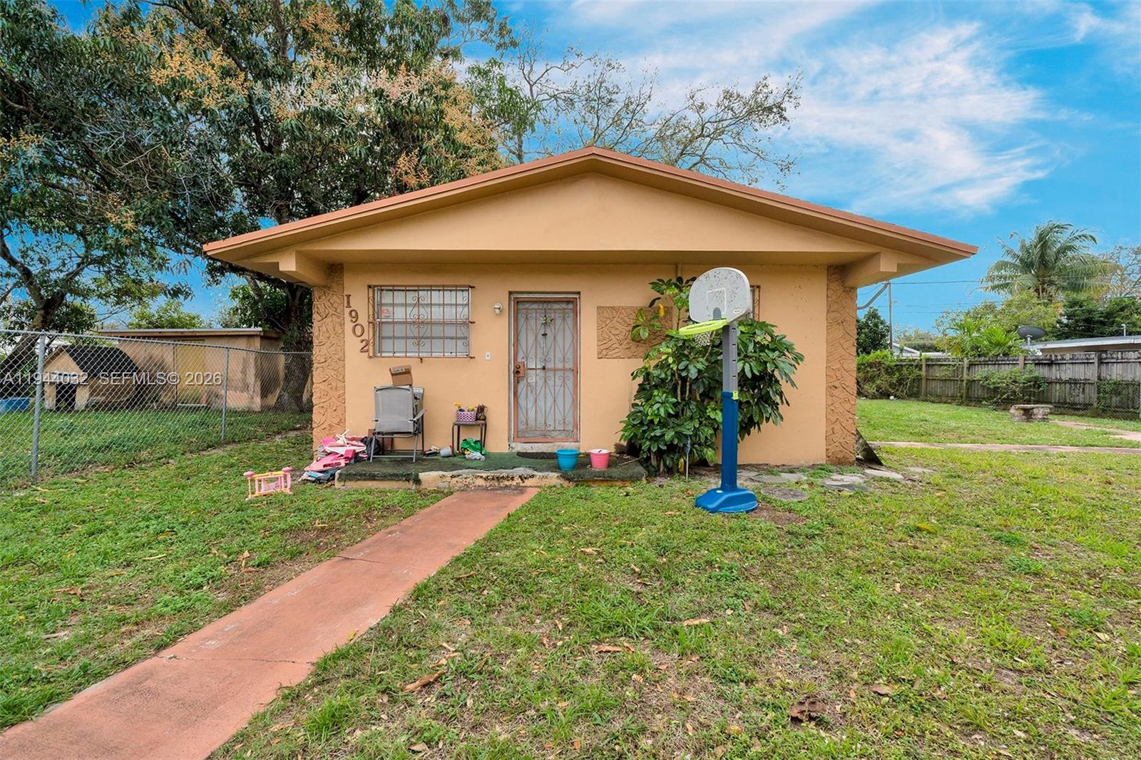 1900 NW 88th St Miami, FL 33147