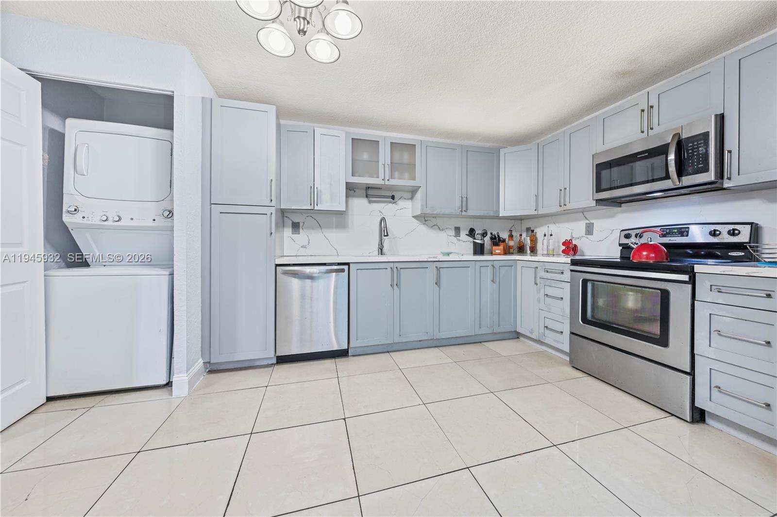 3430 NW 16th St Miami, FL 33125